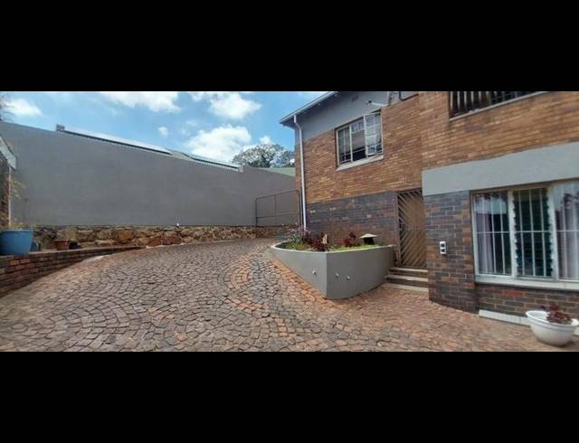 3 BEDROOM HOUSE FOR SALE IN KENSINGTON
